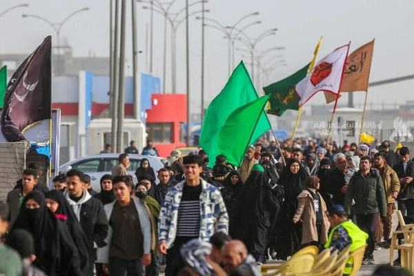 جموع الزائرين تحيي ذكرى ولادة الإمام المهدي(عج) في كربلاء