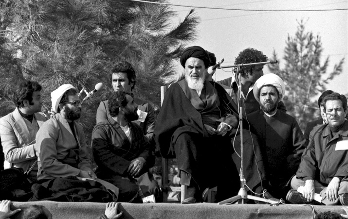 بدء احتفالات عشرة الفجر المباركة..ايران تحتفل بذكرى ثورتها الاسلامیة السابعة و الاربعين