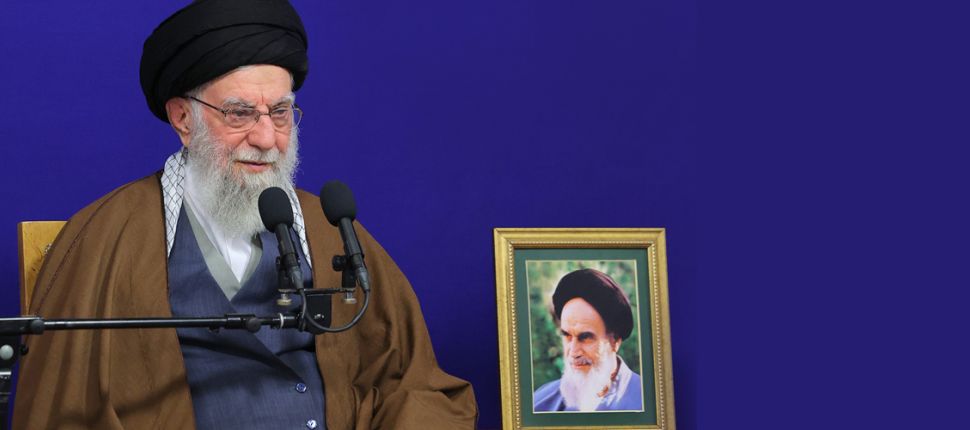 مع الإمام الخامنئي | الانتظار أكبر منافذ الفرج*