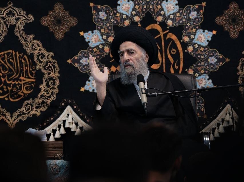 آية الله المدرسي: الشعب الإيراني استلهم روح كربلاء في "حرب رمضان" فصمد وقدّم الشهداء وانتصر