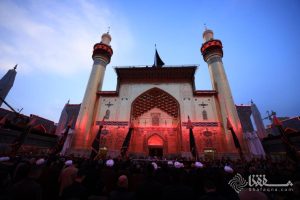 رفع راية العزاء في العتبة العلوية لإحياء ذكرى استشهاد أمير المؤمنين