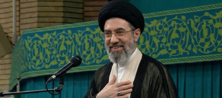 القائد المجتبى لطفٌ من الله