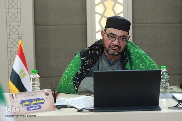 موقف القارئ "مشاري العفاسي" يدلّ على غياب الوعي والإیمان والدين في قلبه