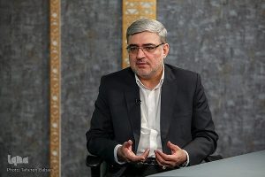 يجب إبعاد القارئ الذي يدعم الباطل عن الساحة القرآنية