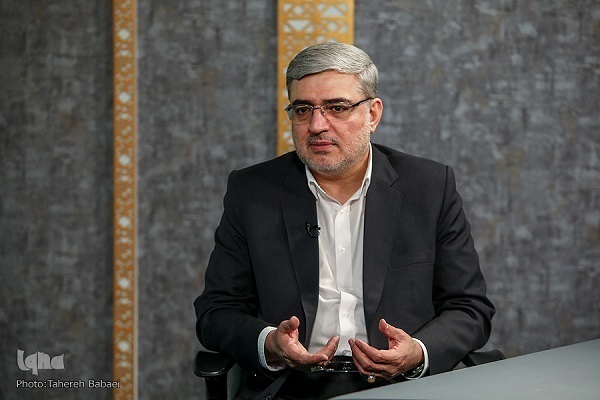 يجب إبعاد القارئ الذي يدعم الباطل عن الساحة القرآنية