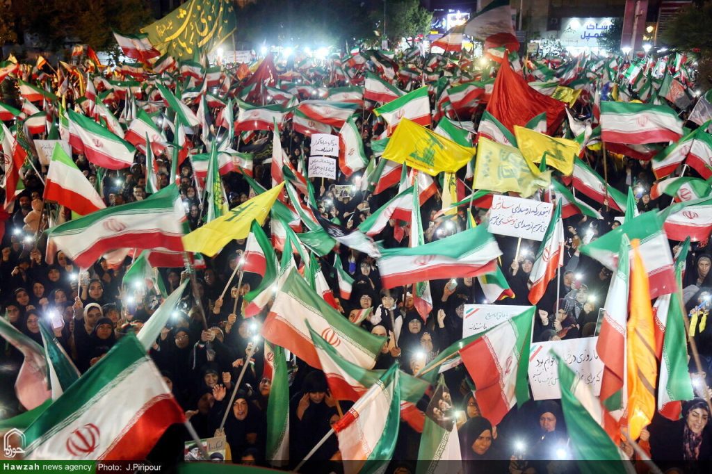 أكبر جيش شعبي في تاريخ العالم يتشكل في إيران.. حملة "فداء الروح من أجل إيران" تبلغ 30 مليون تسجيل