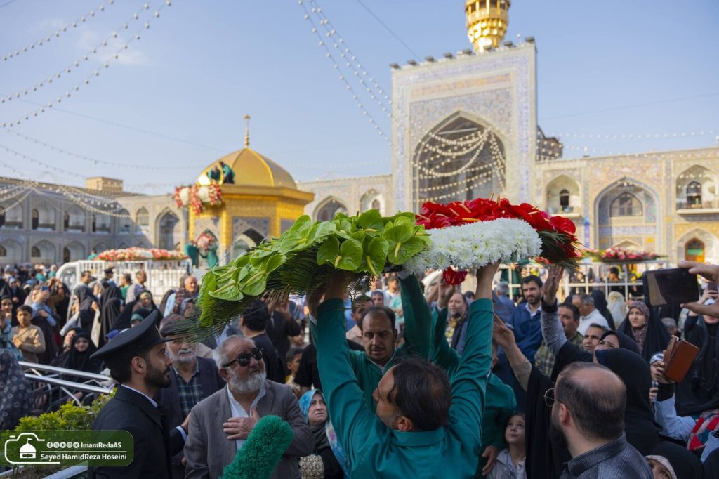 تقرير مصور | الحرم الرضوي المبارك يتزين بالزهور الطبيعية استعدادًا لذكرى ولادة الإمام الرؤوف