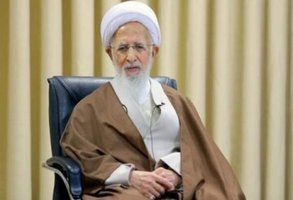 آية الله جوادي آملي : يجب الحفاظ على حرمة قادة الأديان في العالم