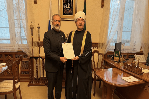 قائد الثورة الإسلامية الإیرانیة يشكر مجلس الإفتاء الروسي