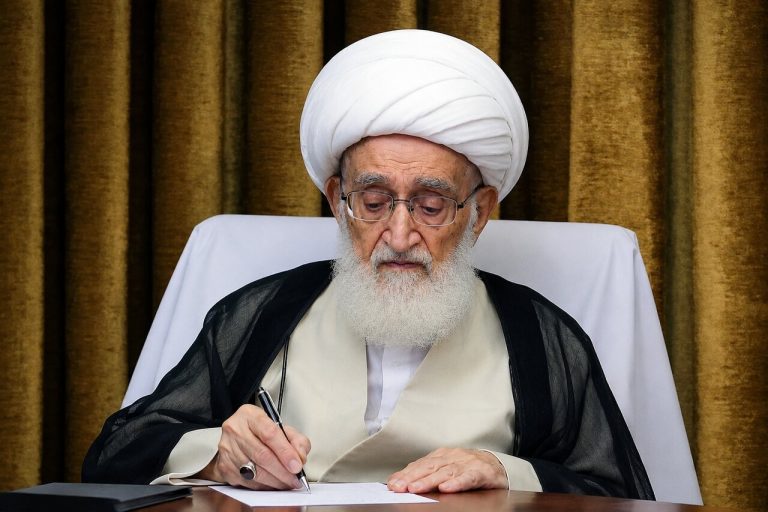 آية الله العظمى نوريّ الهمدانيّ: حراسة الأمن الفكريّ للمجتمع وبثّ روح الحماسة والأمل بين الناس من أهمّ واجبات الأساتذة الحوزويّين
