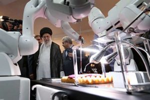 سيرة الإمام الشهيد الخامنئيّ (رضوان اللّه تعالى عليه) وإرشاداته؛ محيي الثقة بالنفس الوطنيّة