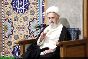 لقد خلّف آية الله العظمى مكارم الشيرازي تقريبًا عددًا من الكتب والرسائل يوازي عدد سنوات عمره.