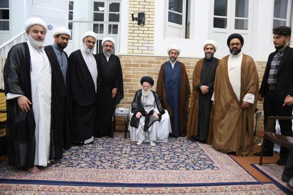 علماء بحرينيون يلتقون بآية الله العظمى الشبيري الزنجاني ويكشفون تفاصيل انتقام حكومة المنامة بعد "حرب رمضان"
