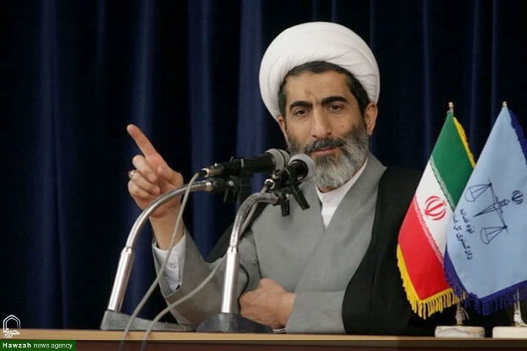 الأسس اللاهوتيّة للمقاومة.. إيران هي نقطة الثقل وضمان الصمود في فكر القائد الشهيد الإمام الخامنئيّ (رضوان اللّه تعالى عليه)