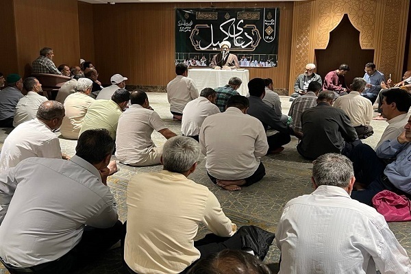 الحجاج الإيرانيون يقرؤون دعاء كميل في مكة المكرمة