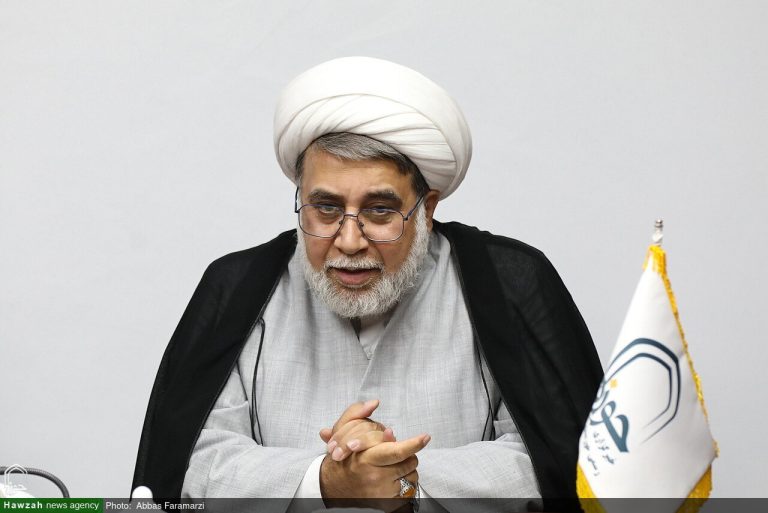أمين مجلس التّخطيط لمدارس العلوم الدينيّة لأهل السّنّة في إيران: القائد الشّهيد الإمام الخامنئيّ كان يهتم بشأن "تشكيل الأمّة الإسلاميّة الواحدة" منذ خمسين عامًا