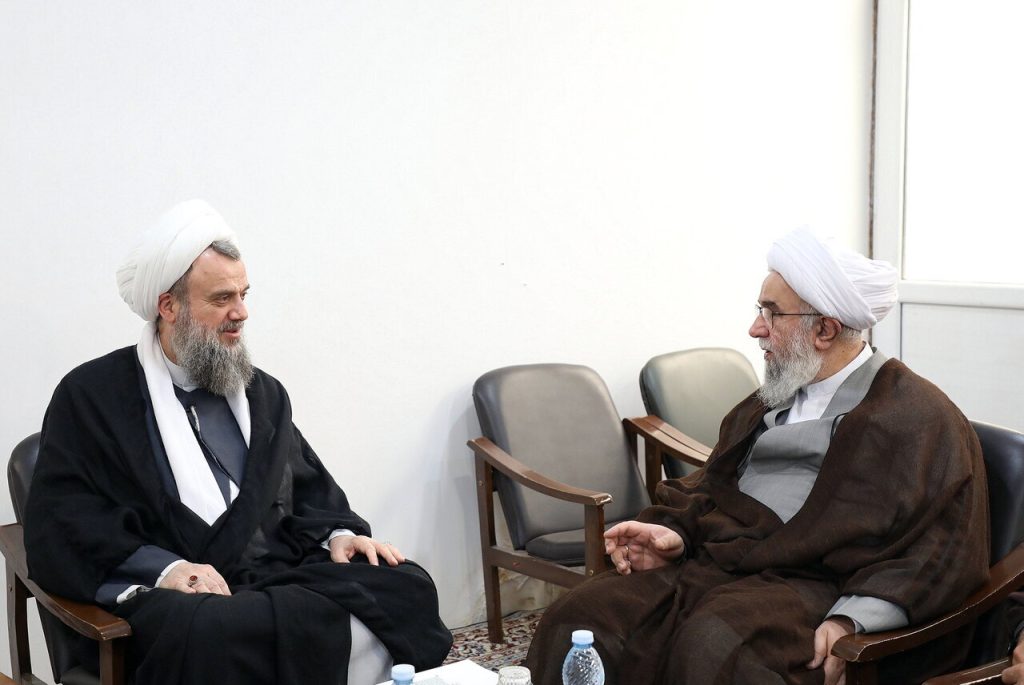 الأمين العام للمجمع العالمي لأهل البيت (ع) يلتقي بآية الله هادوي الطهراني + صور