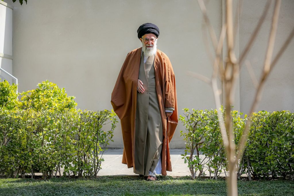 مقال | الآثار والبركات العالميّة والدوليّة لاستشهاد الإمام الخامنئيّ (رضوان اللّه تعالى عليه)