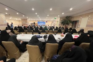 إقامة المحفل الأول للأنس والمعرفة الخاص بالزوّار الایرانیین في المدينة
