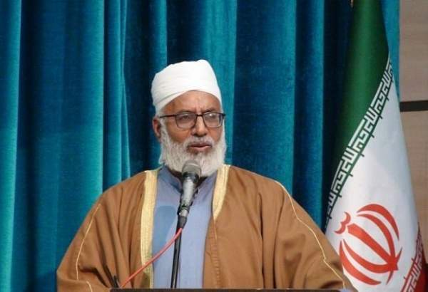 داعية اسلامي ايراني : الإمام الخامنئي(رض) رمز الوحدة الإسلامية ومدافع عن قضايا الأمة