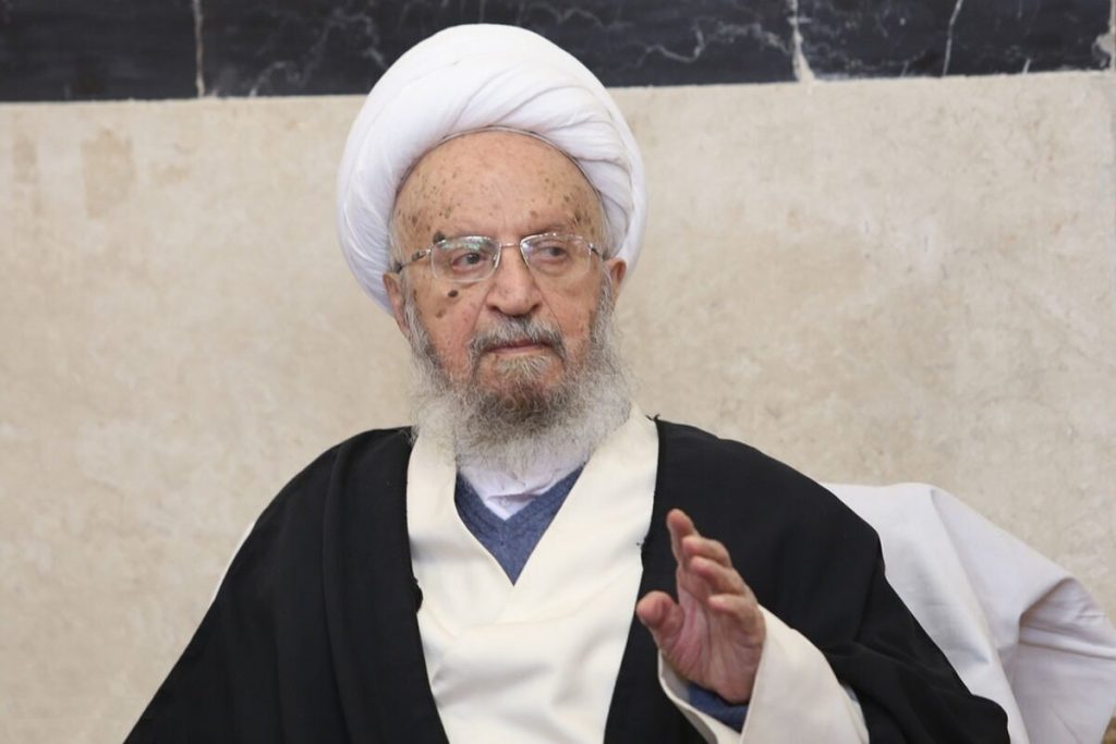 آية اللّه العظمى مكارم الشيرازيّ: لا ينبغي لنا السعي لإرضاء الأعداء.. لن يرضَ عنّا المستكبرون إلّا إذا تخلینا عن الإسلام