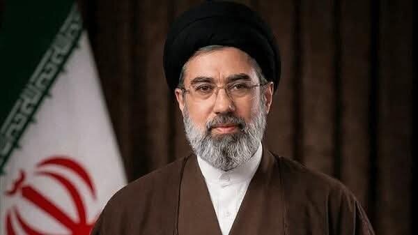 قائد الثورة الإسلامية: تقدم الوطن مرهونٌ بجناحي العلم والعمل