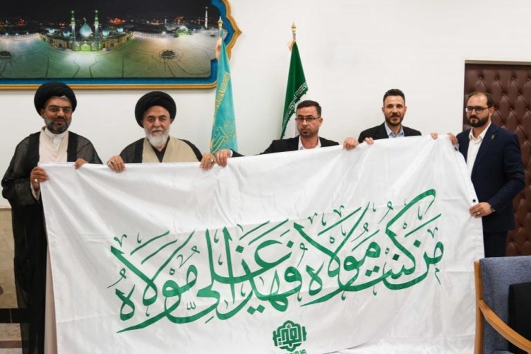 وفد العتبة العلوية يسلّم راية الغدير إلى مرقد السيدة المعصومة (ع)