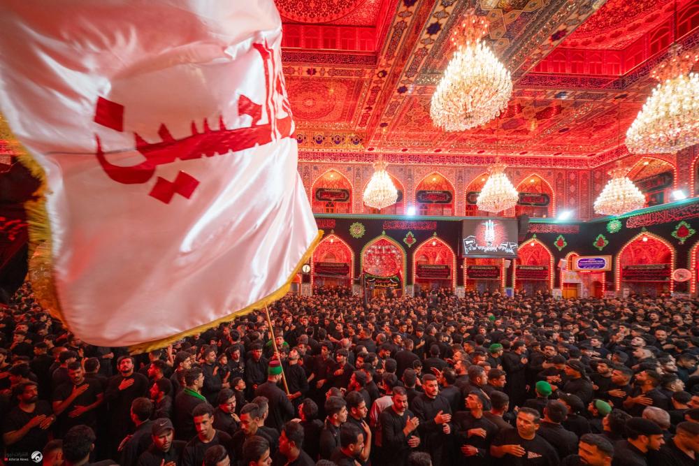 بالصور.. إحياء ليلة عاشوراء في حرمي الإمام الحسين وأخيه العباس(عليهما السلام)
