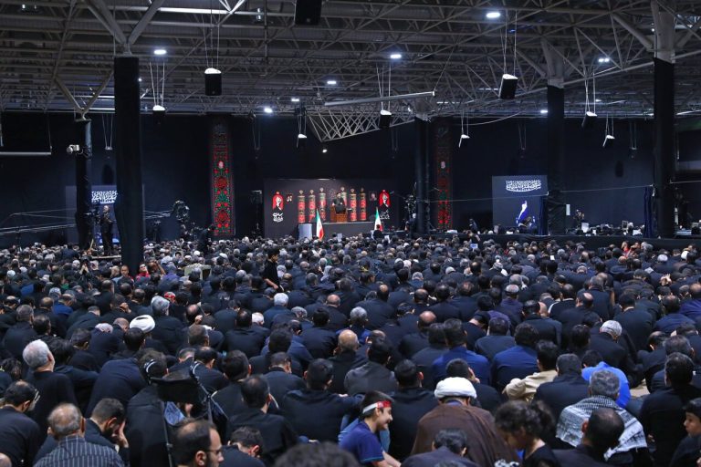 مجلس عزاء ليلة السبايا بجوار الروضة الملكوتية للقائد الشهيدِ