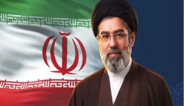 قائد الثورة: على السلطة القضائية أن تطالب بدماء شهداء الحربين الثانية والثالثة أمام المحاكم الدولية