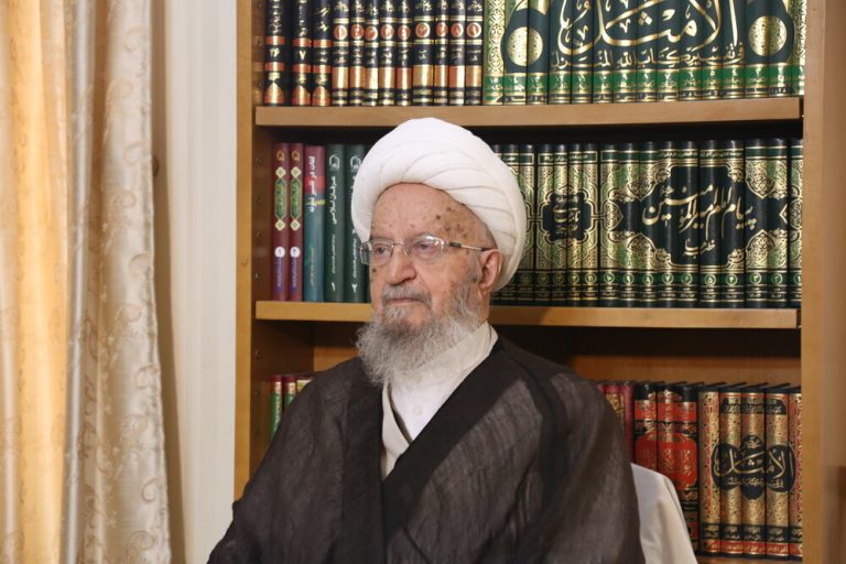 آية اللّه العظمى مكارم الشيرازيّ: أتباع مدرسة الغدير يقفون في طليعة المواجهة مع الاستكبار العالميّ.. مقاومة الأمّة الإسلاميّة اليوم ثمرة تعاليم مدرسة الغدير