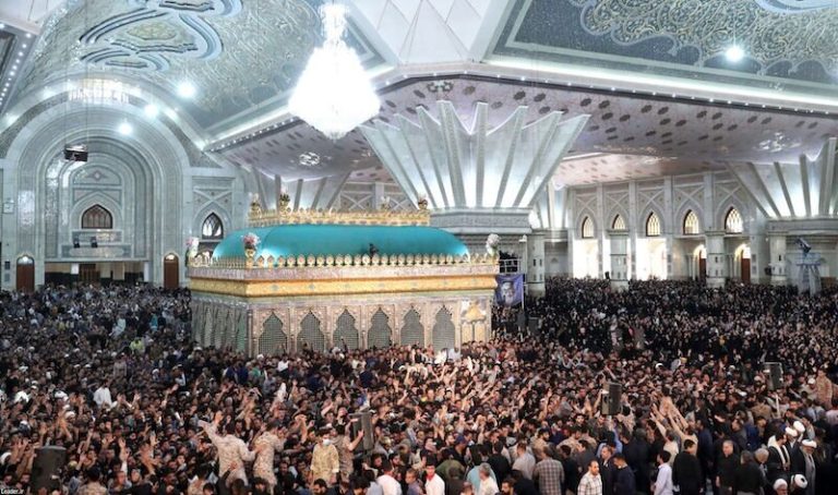 4 آلاف زائر من قم سيتوجهون إلى مرقد الإمام الخميني في ذكرى رحيله السنوية