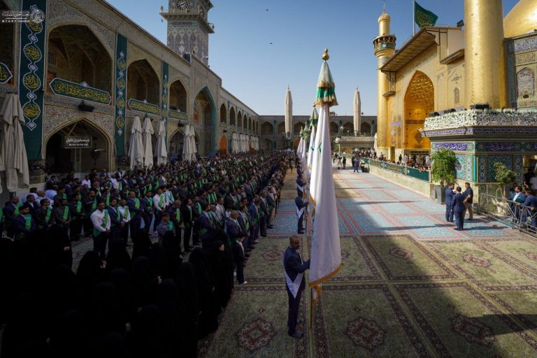 تقرير مصور | رايةُ الغديرِ تُرفعُ بأهازيج وأفراح في الصحنِ الحيدريِّ