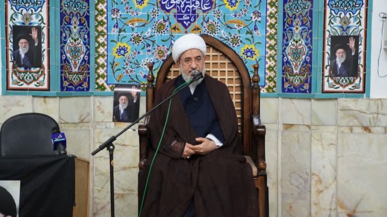 آية اللّه الأراكيّ: أفراد القوّات العسكريّة الأمريكيّة واجبو القتل بحكم اللّه