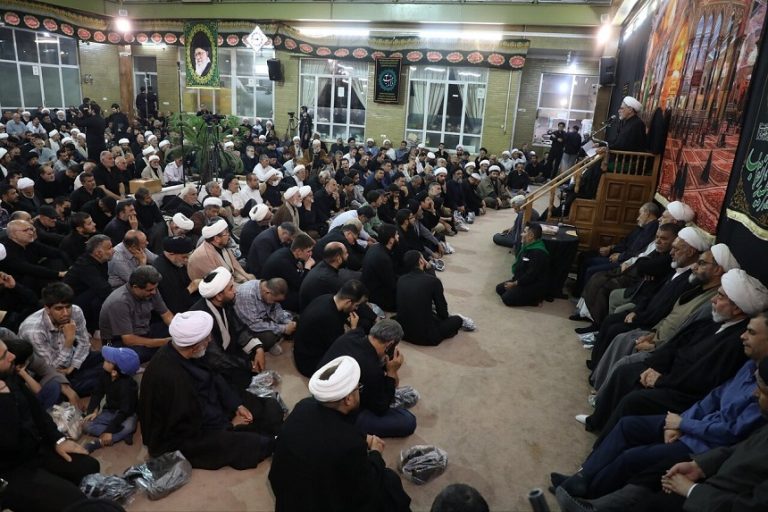 ممثل آية الله السيستاني في ايران يقيم مراسم تأبين لقائد الثورة الإسلاميّة الشهيد