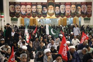 مراسم تكريم القائد الشهيد للثورة الإسلامية بحضور علماء وطلاب غير إيرانيين