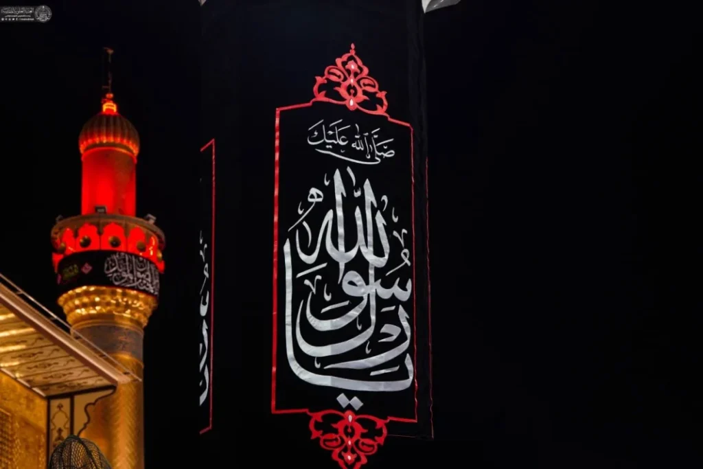مرقد أمير المؤمنين (عليه السلام) يتّشح بالسواد بحلول فاجعة استشهاد النبي الأكرم (صلى الله عليه وآله)