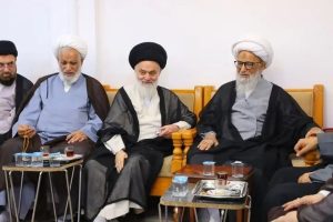 المرجع الديني آية الله العظمى النجفي يستقبل وفداً ممثلاً عن قائد الثورة الإسلامية