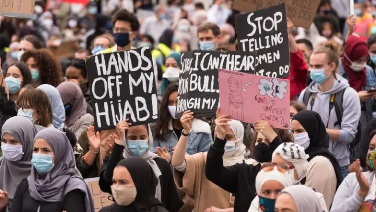 غطين رؤوسهن .. حملة رقمية بفرنسا ردا على مشروع حزب لوبان بحظر الحجاب