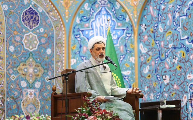 لماذا يتهاون الشباب في أداء الصلاة؟ أسباب تبدأ من الأسرة..