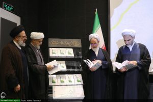 هديّة الحوزة العلميّة بقم للبشريّة.. تدشين موسوعة مؤلفة من 12 مجلداً في «مواضيع بحثيّة في العلوم والمعارف المحمّديّة» + فيديو وصور