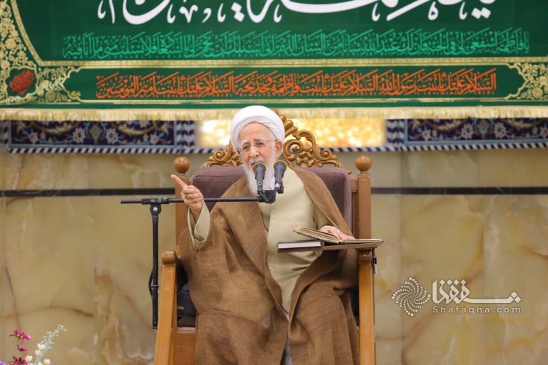 آية الله جوادي آملي: «العلم البالي» لا يصنع مجتمعًا متحضّرًا بل يسلّمنا مجتمعًا متهالكًا