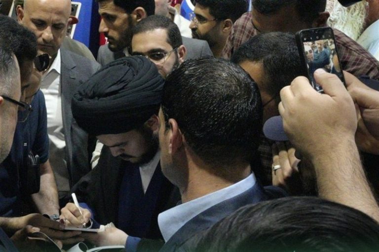«ذكرياتي مع أبي».. إقبال واسع على كتاب نجل السيد حسن نصر الله في معرض بغداد