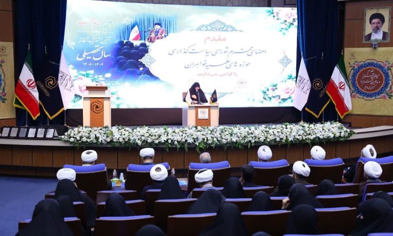 مديرة جامعة الزهراء (عليها السلام): ينبغي تحويل الحوزات العلميّة النسائيّة إلى مراكز فاعلةٍ في صناعة التيّارات الفكريّة والحضاريّة