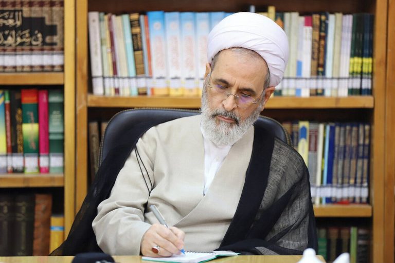 آية اللّه الأعرافيّ يبيّن في بيان تحليليٍّ ـــ استراتيجيٍّ أوضاع الحرب المفروضة الثالثة ومهامّ الحوزات العلميّة ورجال الدين في ميدان الجهاد والمقاومة
