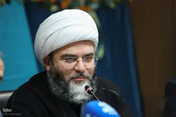 مشروع "العيش مع الآيات" أمانةٌ لاينبغي التخلي عنها في منتصف الطريق