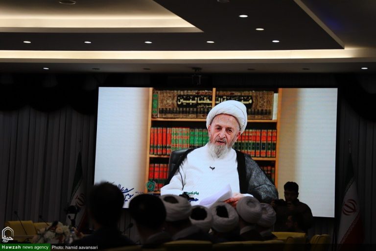 آية اللّه العظمى السبحانيّ: العقل والفكر أهمّ ما يمتاز به الإنسان وأساس فهم المعارف الإلهيّة