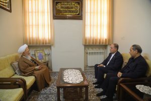آية الله العظمى جوادي الآملي: انتصار البلاد يتحقق ببركة كون الشعب «يد الله»