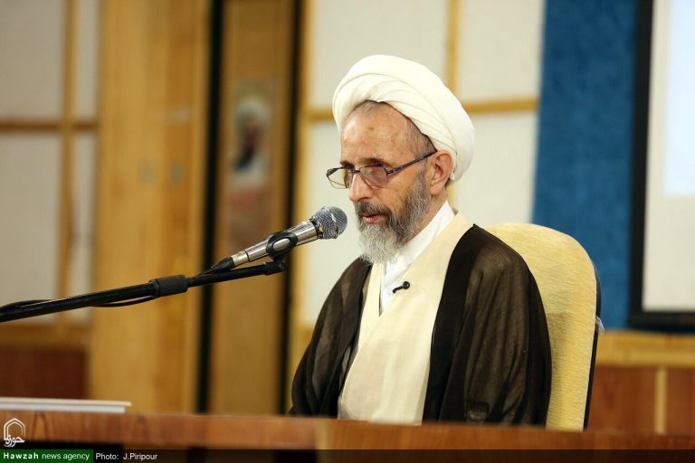 آية اللّه رجبيّ: على الطلّاب معرفة المجتمع والتيّارات المختلفة.. والعلم والتهذيب والبصيرة ركائز الحياة الحوزويّة