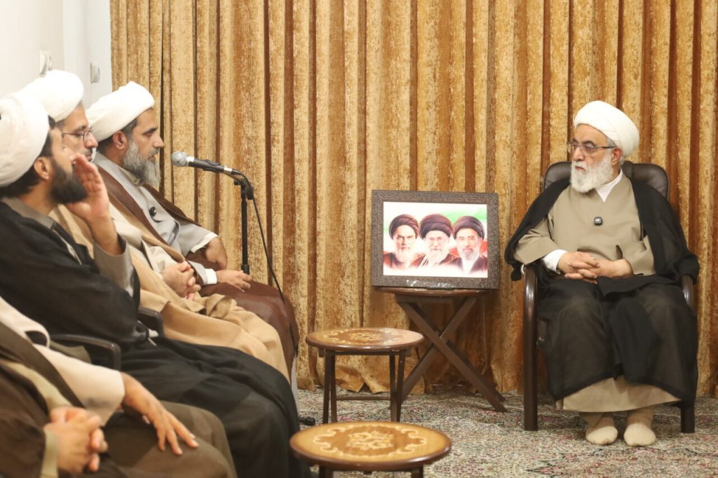 آية اللّه شَب‌زِندِه‌دار: نجاح الثورة الإسلاميّة ثمرة إخلاص إمامَيها